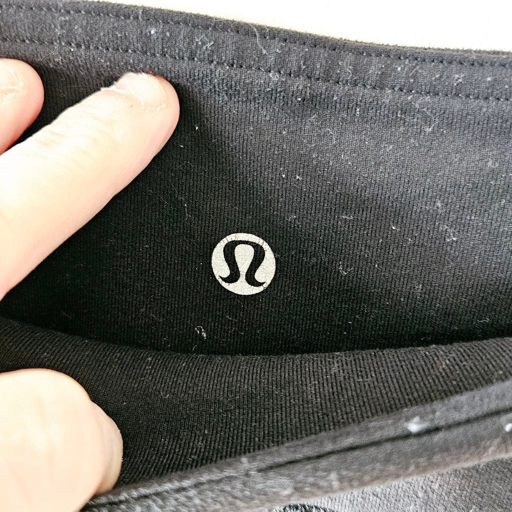 Women's Lululemon cropped Leggings, Size 6 - Picture 2 of 5